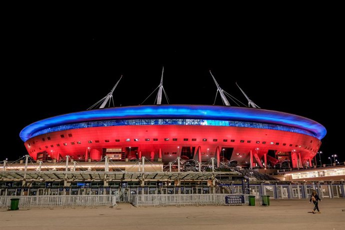 Archivo - 15 November 2019, Russia, Saint Petersburg: A general view of the Gazprom Arena, host venue of Saturday's UEFA EURO 2020 qualifiers Group I soccer match between Russia and Belgium. Photo: Bruno Fahy/BELGA/dpa