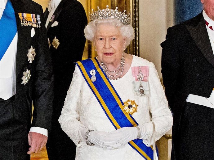 LA REINA ISABEL II