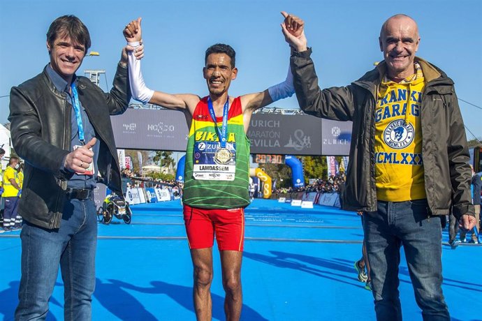 Ayad Lamdassem bate el récord de España en el Zurich Maratón de Sevilla