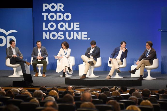 Archivo - Varios presidentes autonómicos participan en un debate, Juanma Moreno, Isabel Díaz Ayuso, Fernando López Miras, Alfonso Ferrnández Mañueco y Alberto Núñez Feijóo.