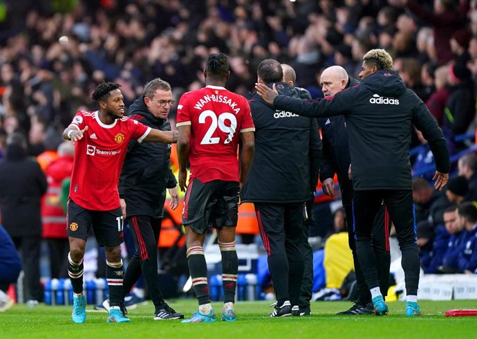 20 February 2022, United Kingdom, Leeds: Manchester United's Fred (L) celebrates scoring his side's third goal during the English Premier League soccer match between Leeds United and Manchester United at Elland Road. Photo: Mike Egerton/PA Wire/dpa
