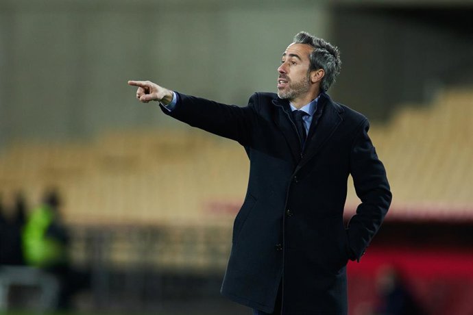 Archivo - Jorge Vilda, head coach of Spain, gestures during FIFA Womens World Cup 2023 qualifier match between Spain and Scotland at La Cartuja Stadium on November 30, 2021 in Sevilla, Spain