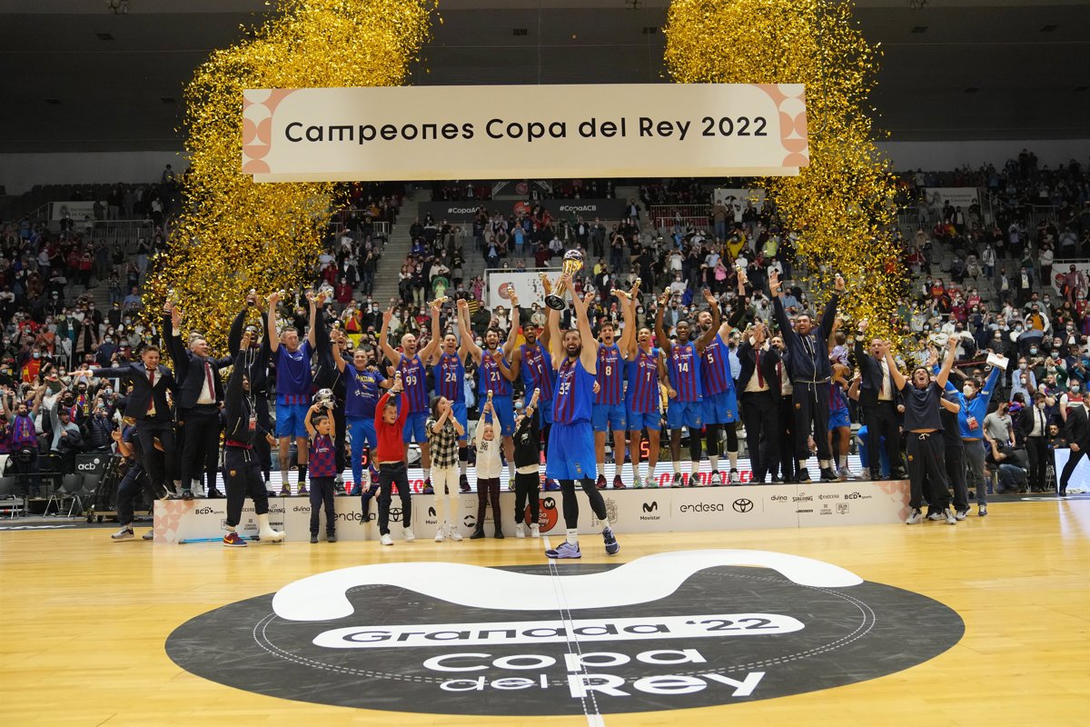 El Campeón De Copa Del Rey Juega La Champions El reinado del Barça reclama su Copa en Granada