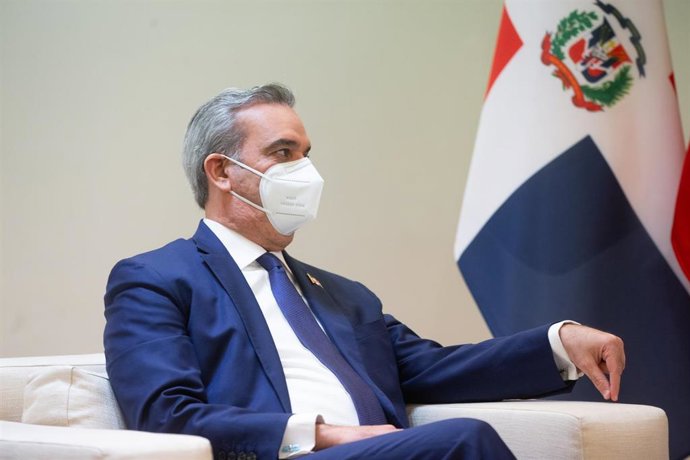 Archivo - El presidente de la República Dominicana, Luis Abinader, durante una reunión con el presidente del Gobierno, en el Palacio de la Moncloa, a 20 de enero de 2022, en Madrid (España). 
