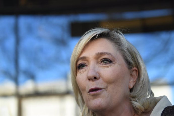 La líder del partido francés Agrupación Nacional, Marine Le Pen, realiza una intervención ante los medios durante la cumbre celebrada este fin de semana, a 29 de enero de 2022, en Madrid (España). El objetivo de este encuentro es continuar con el trabaj
