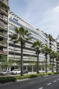 Jorge Gallardo deja la presidencia de Almirall y cede el testigo a su hijo Carlos Gallardo