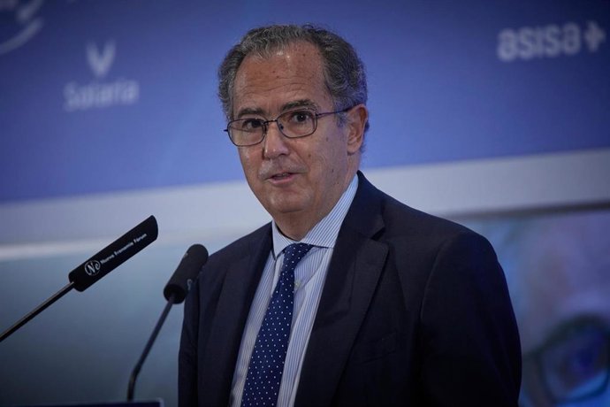 El consejero de Educación, Universidades y Ciencia y portavoz del Gobierno regional, Enrique Ossorio, interviene en un desayuno informativo organizado por Nueva Economía Fórum, a 15 de febrero de 2022, en Madrid (España).