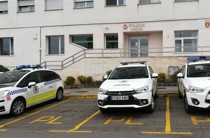 Archivo - Vehículos de la Policía Local