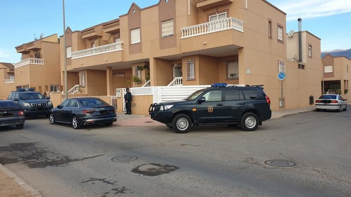 Uno de los regisitros domiciliarios practicados por los agentes en la macrooperación.