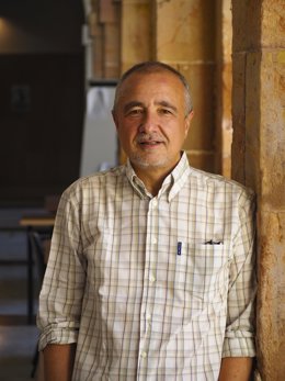 Archivo - José Errasti, director de la Cátedra Leonard Cohen