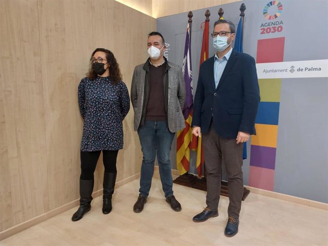 (I-D) La Regidora De Seguridad Ciudadana, Joana Maria Adrover; El Regidor De Movilidad Sostenible, Francesc Dalmau, Y El Alcalde De Palma José Hila.