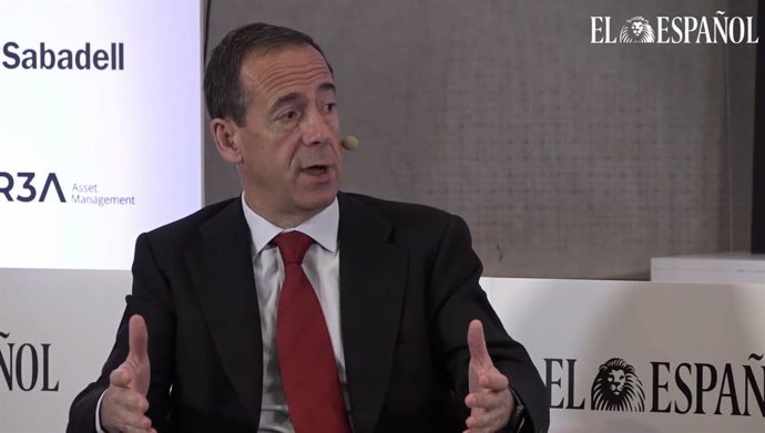 El consejero delegado de CaixaBank, Gonzalo Gortázar, durante el 'II Observatorio de las Finanzas' organizando por El Español e Invertia.