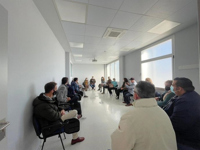 Reunión en el centro de salud Ángel Salvatierra.