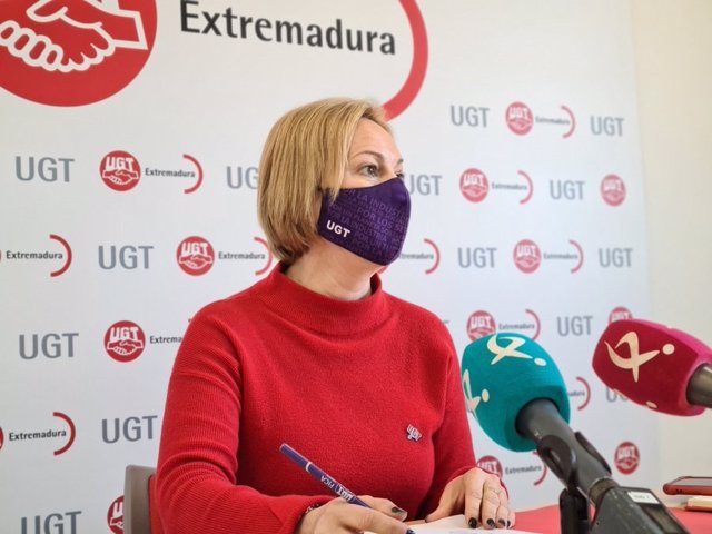 La secretaria de Igualdad, Políticas Sociales y Salud Laboral de UGT Extremadura, María José Ladera, en rueda de prensa con motivo del Día Internacional de la Igualdad Salarial 2022