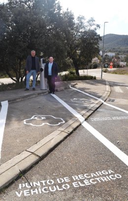 Punto de recarga de vehículos eléctricos en Villaharta.