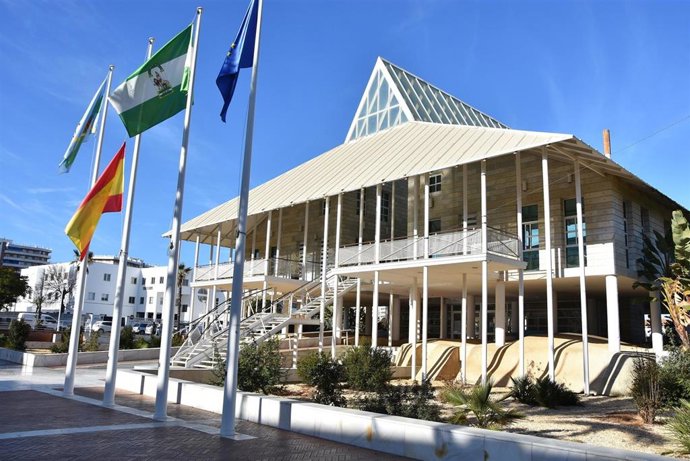 Bandera de España a media asta en el Ayuntamiento de Punta Umbría (Huelva).