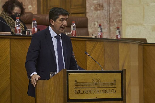 Archivo - El vicepresidente y consejero de Turismo, Juan Marín, ante el Pleno del Parlamento