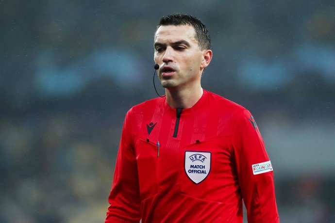 Archivo - Referee Ovidiu Hategan during the UEFA Champions League, Group E football match between Dinamo Kiev and FC Barcelona on November 2, 2021 at the NSC Olimpiyskiy in Kiev, Ukraine - Photo Andrey Lukatsky / Orange Pictures / DPPI