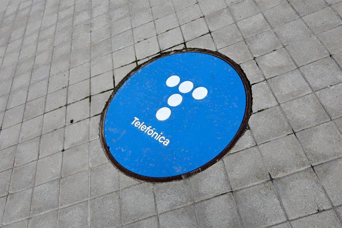 Archivo - Senyal als voltants de la seu de Telefónica