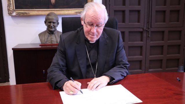 Archivo - Monseñor Saiz, arzobispo de Sevilla.