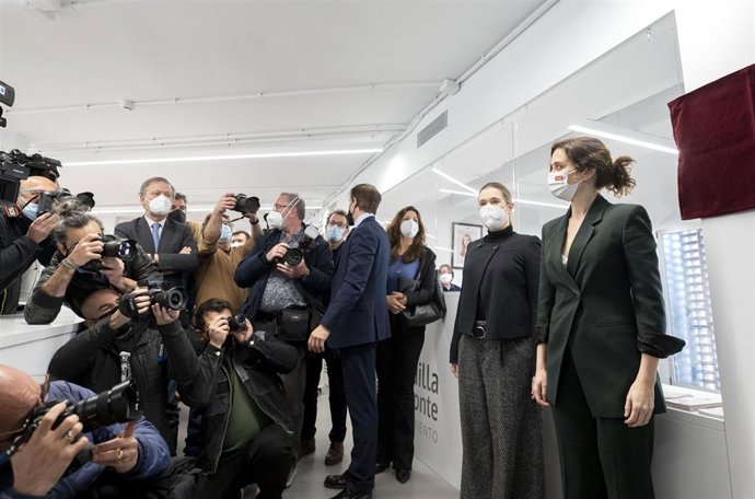 La presidenta de la Comunidad de Madrid, Isabel Díaz Ayuso, en la inauguración de la nueva Biblioteca Princesa Leonor, en Boadilla del Monte