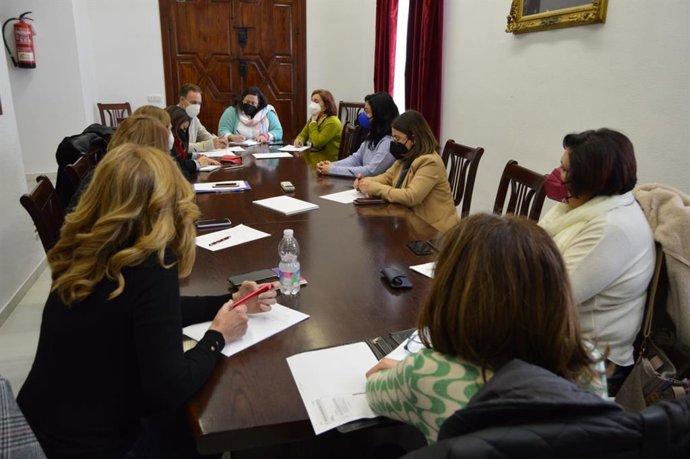 De la Encina reunido con representantes de los ayuntamientos de la Janda.