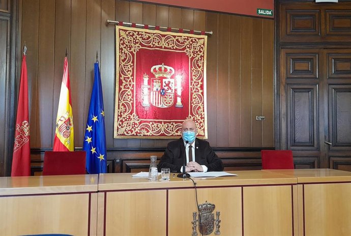 El delegado del Gobierno en Navarra, José Luis Arasti, durante la rueda de prensa