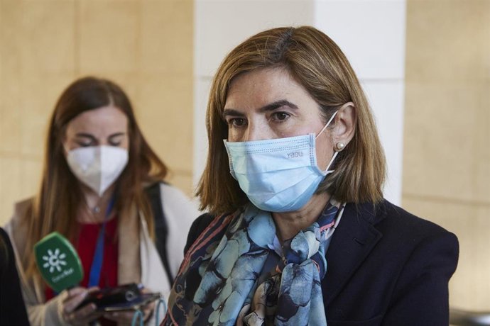 La consejera de Empleo, Formación y Trabajo Autónomo, Rocío Blanco, durante la inauguración de las jornadas sobre la gestión innovadora de fondos públicos en el salón de actos del Instituto Andaluz de Administración Pública, a 31 de enero de 2022 en Sev