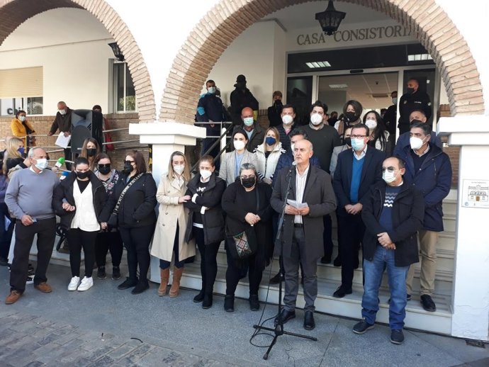 Lectura del manifiesto y declaración istitucional en Lepe (Huelva).