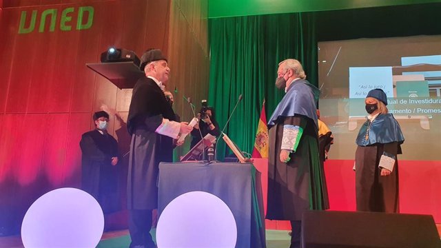 Mariano Barbacid, nuevo doctor honoris causa por la UNED