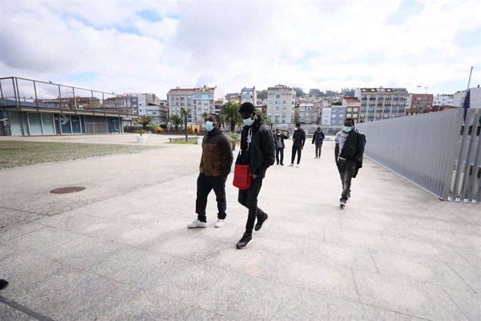 Familiares de la tripulación del buque Villa de Pitanxo, hundido el pasado 15 de febrero en aguas canadienses con 24 personas a bordo, acuden a la sede de la Autoridad Portuaria de Marín y Ría de Pontevedra