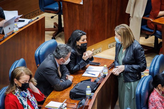 La portavoz del Grupo Parlamentario de Vox, Rocío Monasterio, en una sesión plenaria, en la Asamblea de Madrid, a 17 de febrero de 2022, en Madrid (España). El pleno tiene lugar un día después de que se conociese un supuesto espionaje al hermano de la pre
