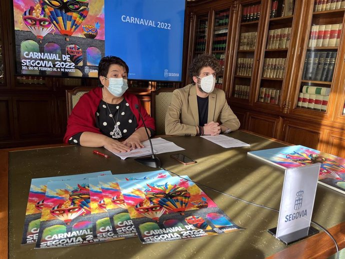 Luquero (I) y Espinar (D) durante la presentación del Carnaval de Segovia.