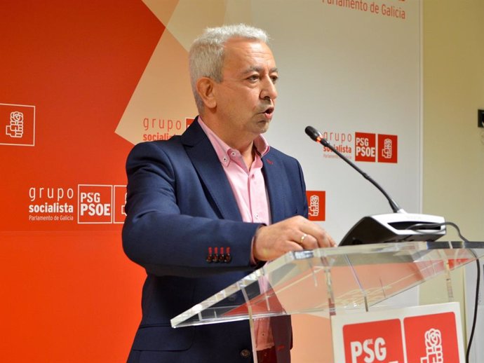 O portavoz parlamentario do PSdeG, Luís Álvarez, na rolda de prensa ofrecisa este luns