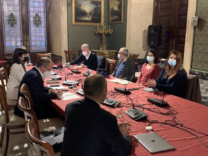 Reunión de Podemos Sevilla para analizar el proyecto en el complejo de la antigua fábrica de Altadis, en Los Remedios.