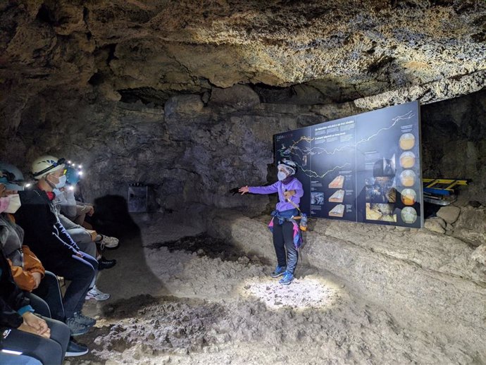 Visita a la Cueva del Viento