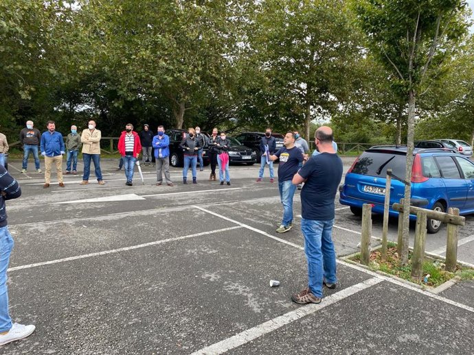 Archivo - Reunión de trabajadores de Graham Corporate --antigua Vauste--, en Gijón (Archivo)