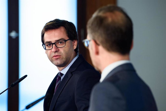 Archivo - Imagen de archivo del ministro de Relaciones Exteriores de Moldavia, Nicolae Popescu (I), junto con su homólogo alemán, Heiko Maas (D), durante una visita a Berlín