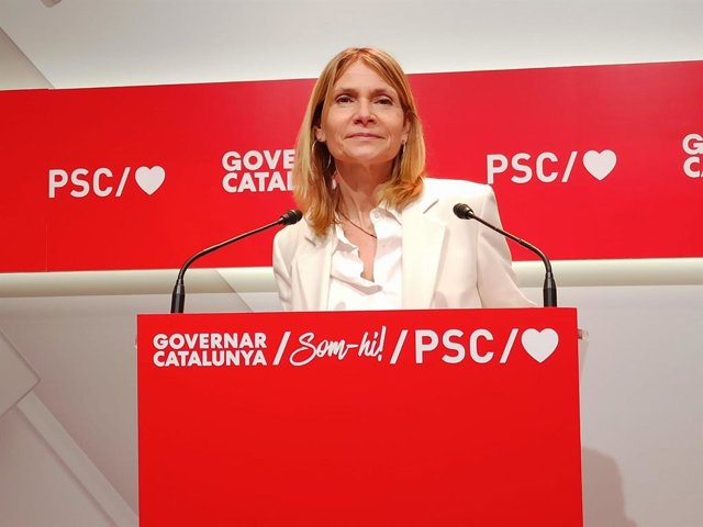 La vice-primera secretària del PSC, Lluïsa Moret, en la roda de premsa