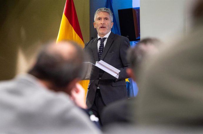 El ministro de Interior, Fernando Grande-Marlaska, durante una rueda de prensa en la sede del Ministerio, a 21 de febrero de 2022, en Madrid (España). Durante su comparecencia, ha presentado las novedades del Plan de Prevención, Protección y Respuesta A