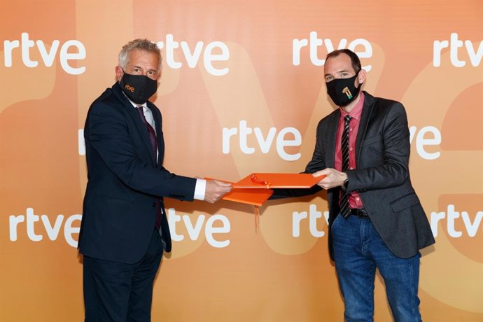 Firma convenio de colaboración entre RNE y ARU (Asociación de Radios Universitarias)