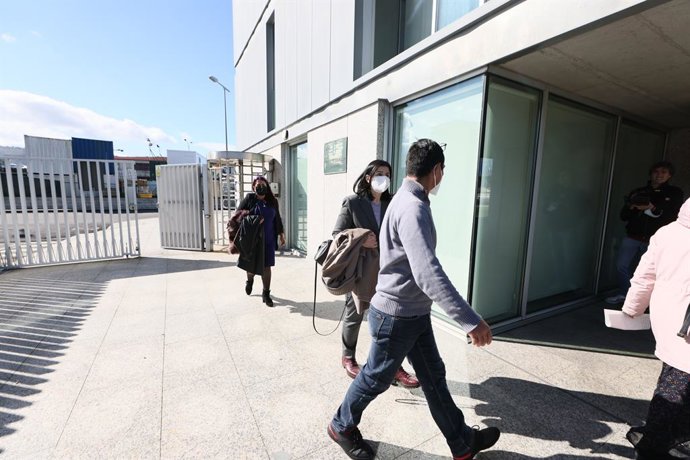 Familiares de la tripulación del buque Villa de Pitanxo, hundido el pasado 15 de febrero en aguas canadienses con 24 personas a bordo, acuden a la sede de la Autoridad Portuaria de Marín y Ría de Pontevedra, a 21 de febrero de 2022, en Marín, Ponteved