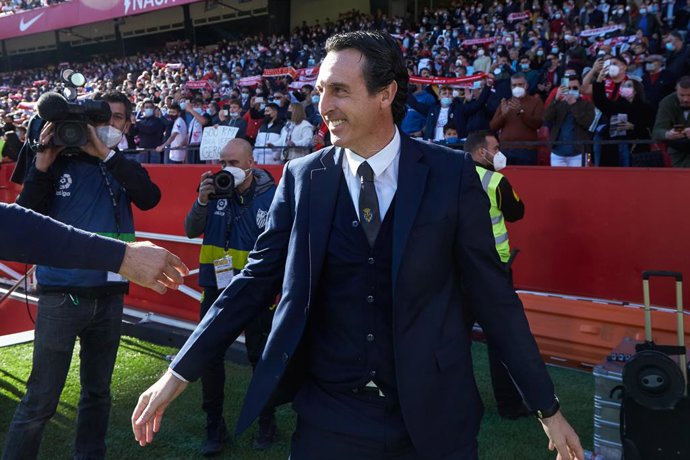 Archivo - Unai Emery, head coach of Villarreal, looks on during the spanish league, La Liga Santander, football match played between Sevilla FC and Villarreal CF at Ramon Sanchez-Pizjuan stadium on December 4, 2021, in Sevilla, Spain.