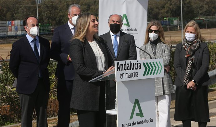 Carazo explicando la segunda fase de la zona intermodal del Área Logística Bahía de Algeciras.