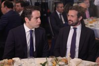 Casado mide sus apoyos para resistir y cita en Génova a cargos afines cuando crece la presión para que se marche
