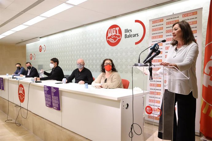 La presidenta del Govern, Francina Armengol, durante el acto en la sede de UGT.
