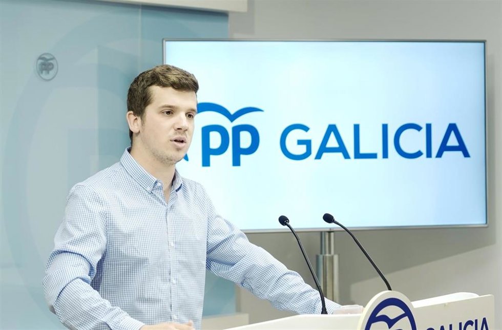 Archivo - El presidente de Novas Xeracións (NN.XX.), Adrián Pardo, en rueda de prensa