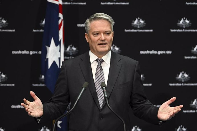 Archivo - Australian Finance Minister Mathias Cormann speaks during a press conference at Parliament House in Canberra, Friday, September 25, 2020. (AAP Image/Lukas Coch) NO ARCHIVING