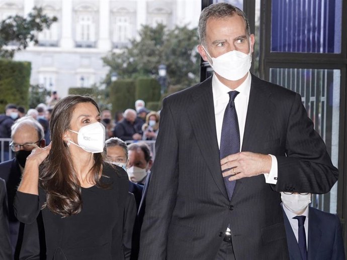 LOS REYES FELIPE Y LETIZIA PRESIDEN LA GALA DE INAUGURACIÓN DEL V CENTENARIO DE ANTONIO NEBRIJA EN EL TEATRO REAL DE MADRID