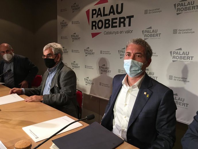 (d-i) El conseller d'Educació de la Generalitat, Josep Gonzlez-Cambray, i el president del Consell Escolar de Catalunya (CEC), a la seva arribada al plenari extraordinari del CEC sobre l'avan de l'inici de curs